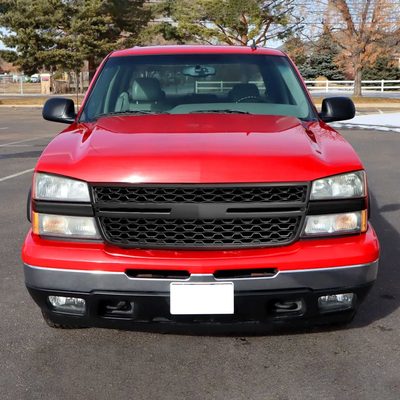 2005-2006 Chevy Silverado 2500HD/3500HD Black Honeycomb Front Hood Grille