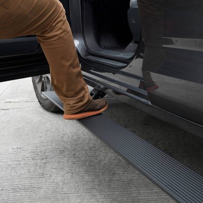 Estribos electricos GR Pol para Escalade / Tahoe / Yukon Denali 15 - 20