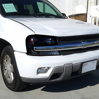 2002-2009 Chevy Trailblazer Projector Headlights w/LED Light Strip Black/Smoke