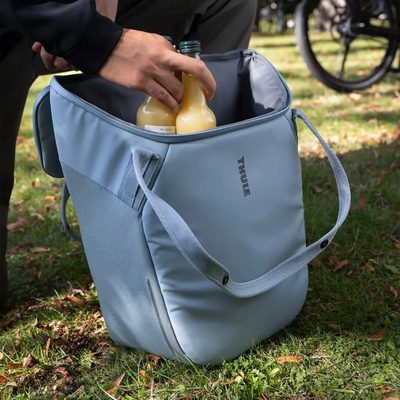 Alforjas Chasm Cooler Thule color Azul de 21L con sistema InLock