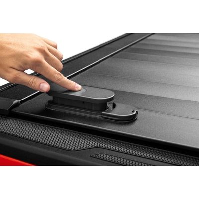 Tapa Retractil Retrax pro FRC 4000 EZ-OFF de 6.7' para F-150 / Lobo 21 - 26