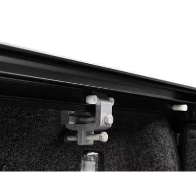 Tapa Retractil RetraxOne Trax Rail 5' para Ram 1200 24 - 26 Dob Cab