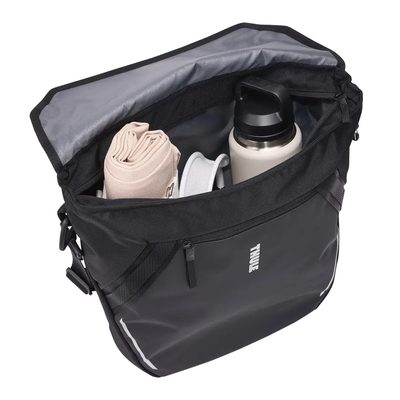 Alforjas Chasm Courier Thule color Negro de 22L con sistema InLock