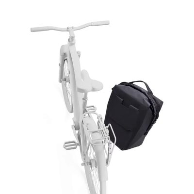 Alforjas Thule Shield Pannier color Negro de 22L con sistema InLock