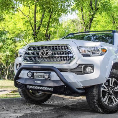Defensa RC4 LR con luz para Tacoma 16-23