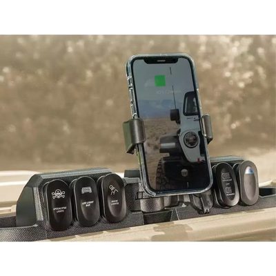 Botonera con montaje para telefono celular Rugged Ridge para Wrangler JL / Gladiator 18-26 (2 y 4 puertas)