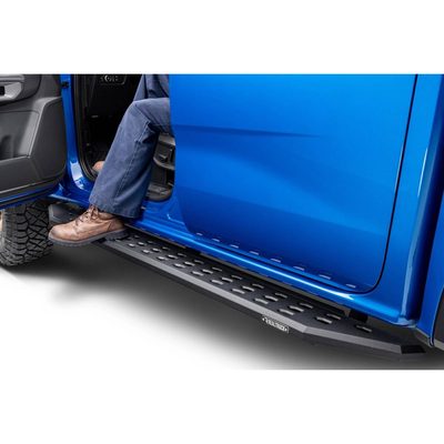 Estribos RB20 Ngo Text de 68" para Land Cruiser / GX 550 24 - 25