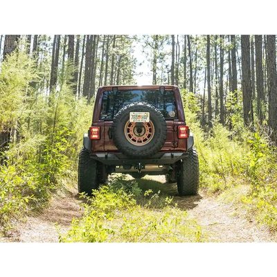 Tercera luz de freno circular para llanta de refacción Rugged Ridge para Wrangler JL 18-25 (2 y 4 puertas)