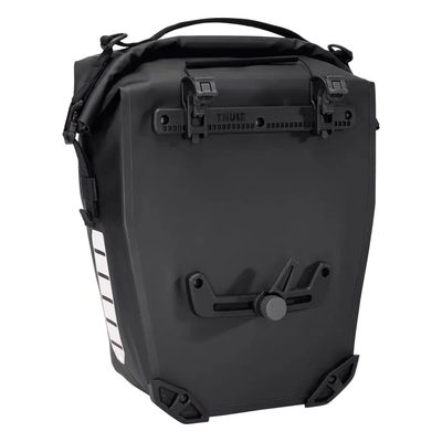 Alforjas Thule Shiel Commuter Pannier color Negro de 22L